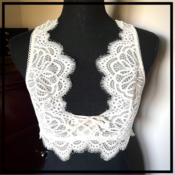 • Victoria’s Secret Ivory Lace Bohemian Bandeau Bra w/ Bow & Corset Lacing • - Picture 2 of 16